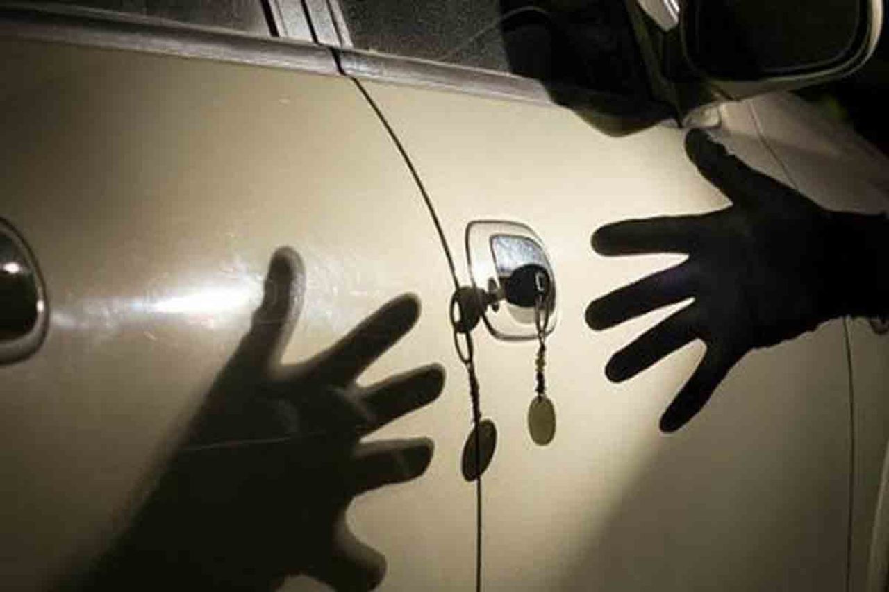 Penggelapan mobil (ilustrasi)