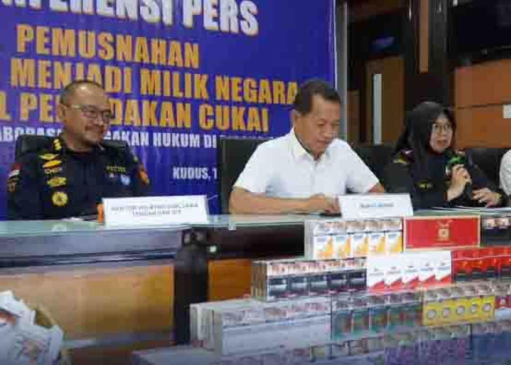 Pemusnahan rokok ilegal di Kudus