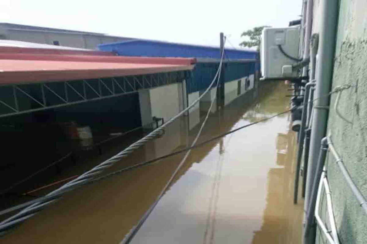 Pabrik Blue Fish Ceylon terendam