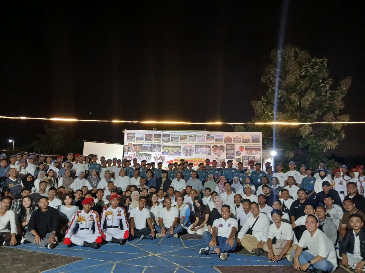 Para alumni SMK Indo Baruna beserta siswa dan jajara Yayasan dan guru