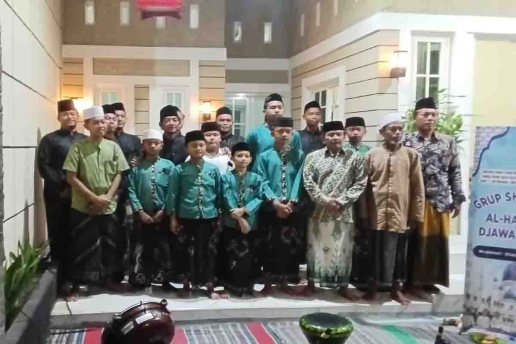 Jemaah sholawat di LBH Djawa Dwipa