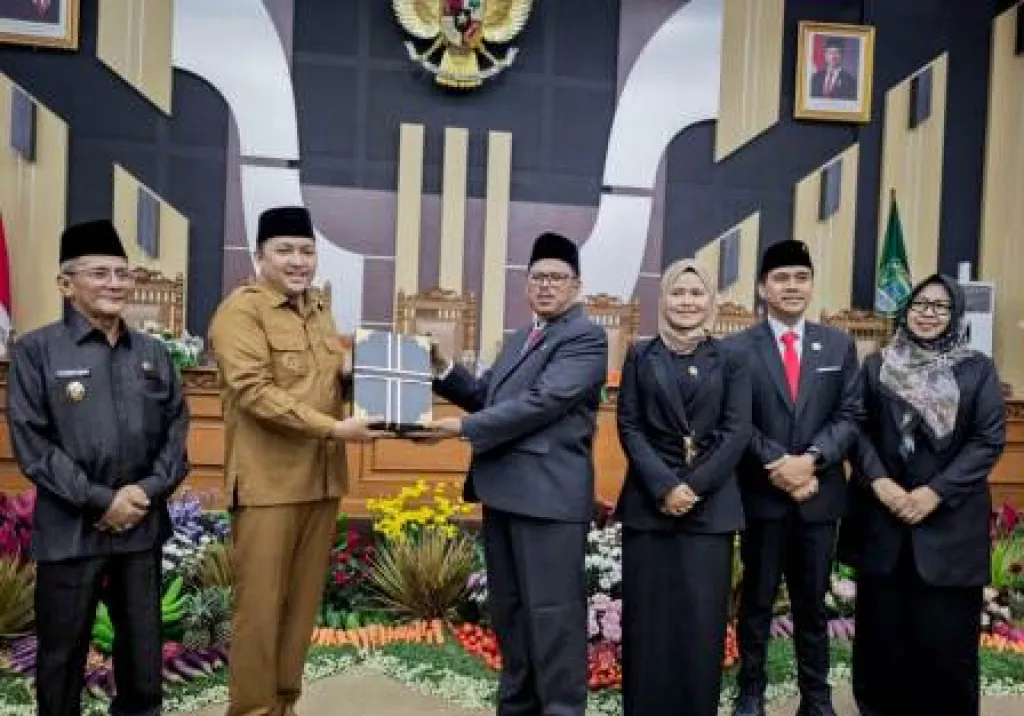 Bupati Pasuruan Sampaikan LKPJ 2025 di Sidang Paripurna DPRD
