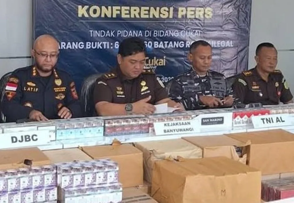 Bea Cukai Banyuwangi Tangkap Pengedar Jutaan Batang Rokok Ilegal dari Madura