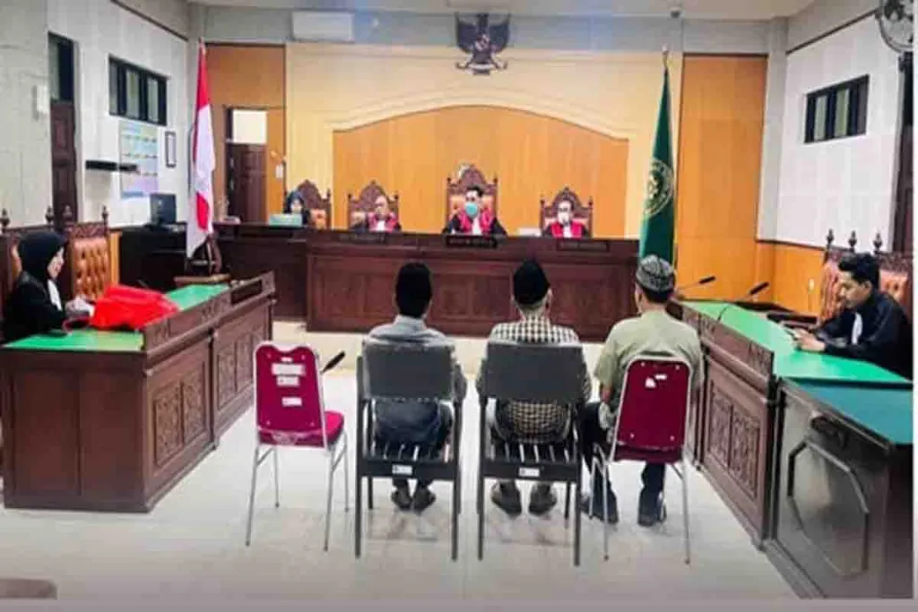 Kepala dan Sekretaris Desa Jambu Terbukti Korupsi