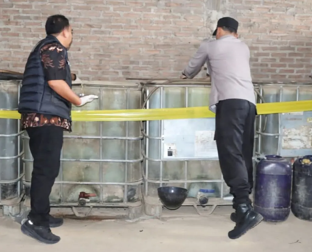 Polres Pringsewu Grebek Gudang BBM Oplosan di Pekon Mataram