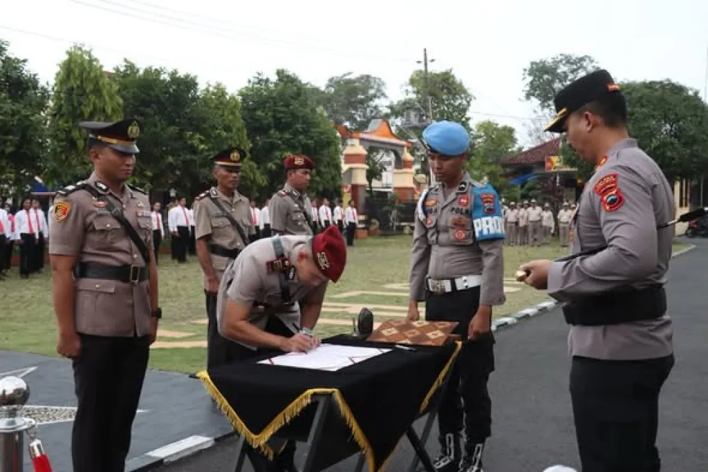 Polres Kebumen Gelar Sertijab 6 Perwira