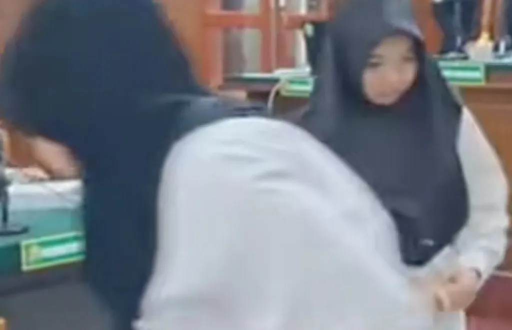 2 Penjaga Toko Emas Naga Sakti Mengutil Perhiasan