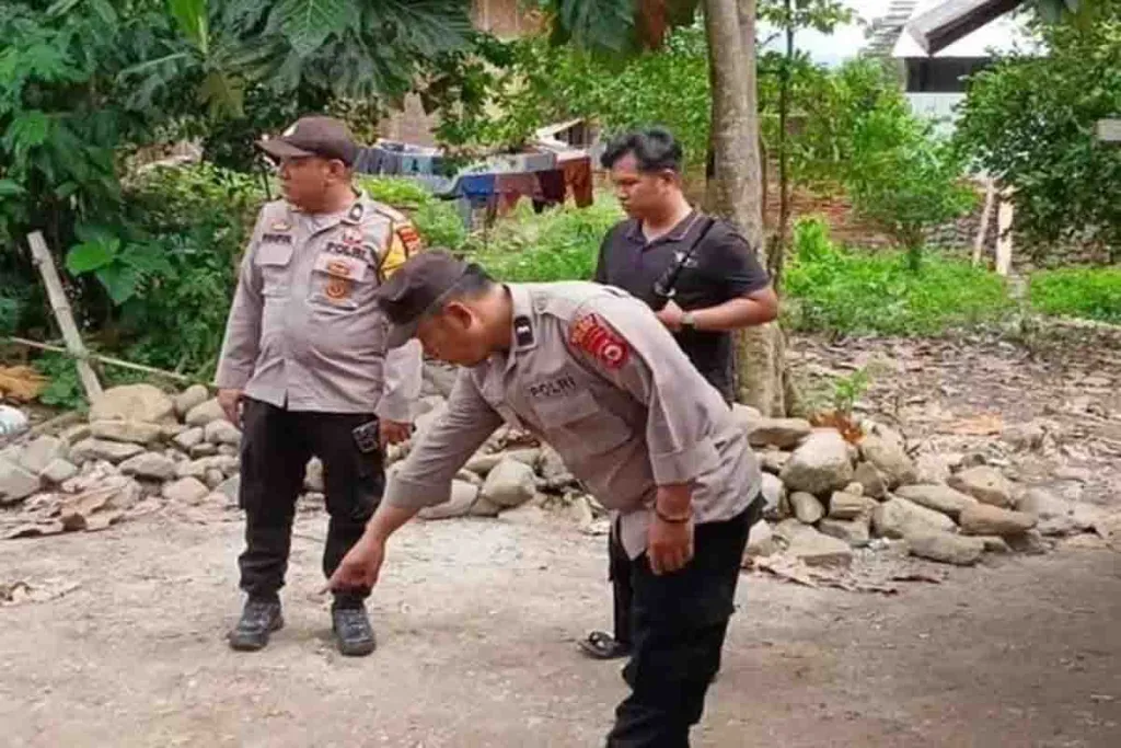 Polsek Wara Bubarkan Sabung Ayam di Kelurahan Pajalesang