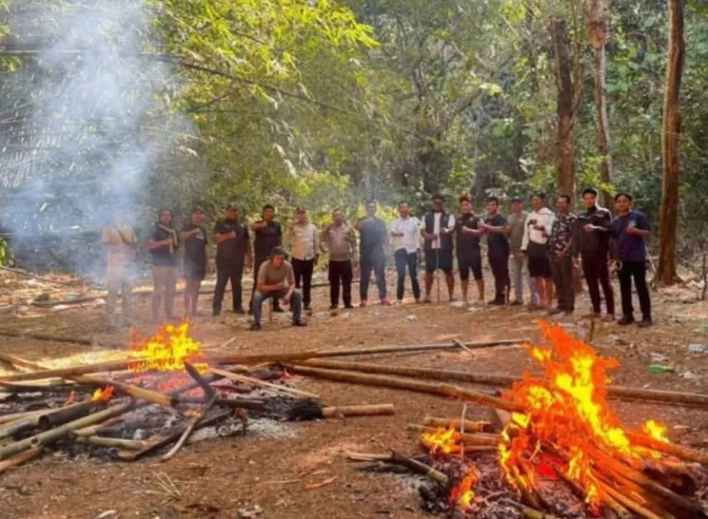 Polsek Murhum Bongkar Arena Sabung Ayam di Kelurahan Waborobo