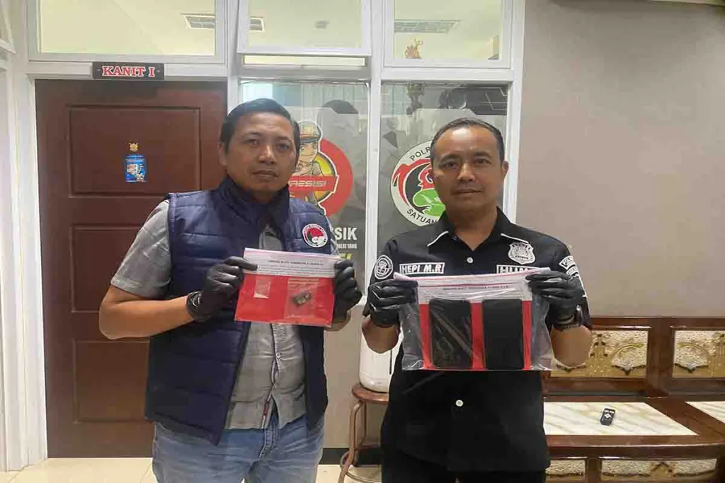 Satres Narkoba Polres Gresik Tangkap 2 Terduga Pengedar Narkoba di Cerme