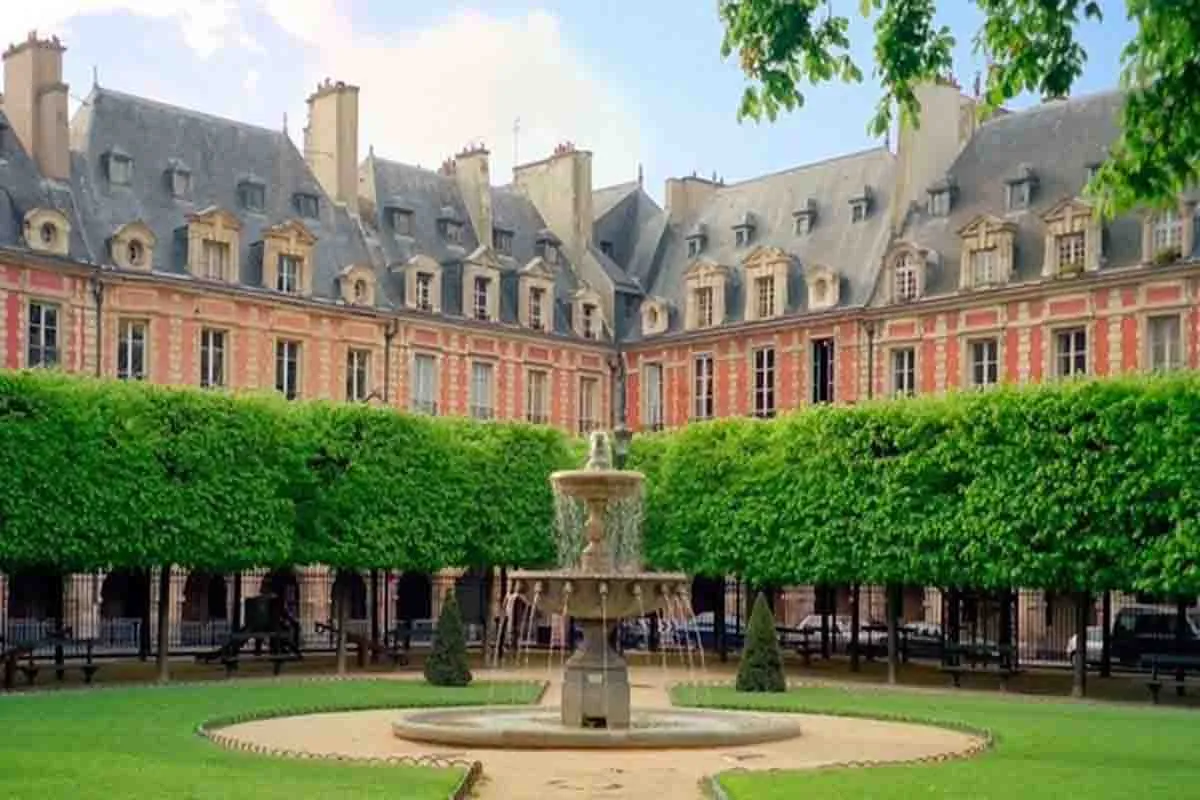 Place des Vosges, Tempat Henri II Meninggal Akibat Tusukan Tombak Ke Matanya