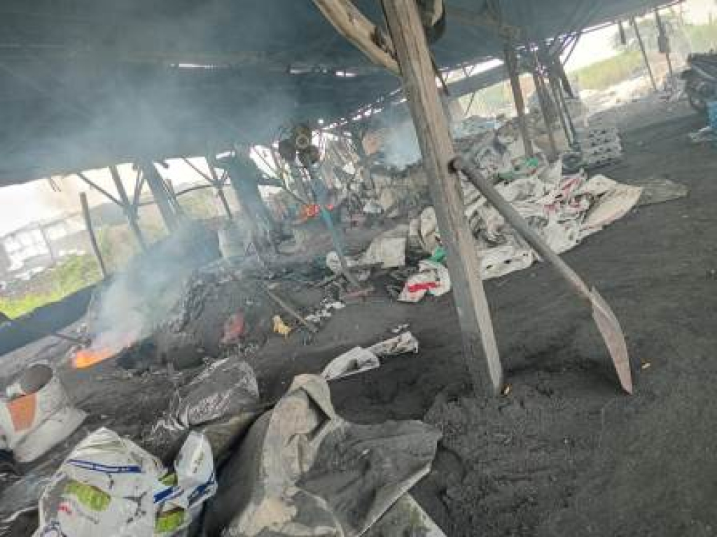 Usaha peleburan aluminium di Desa Carangrejo