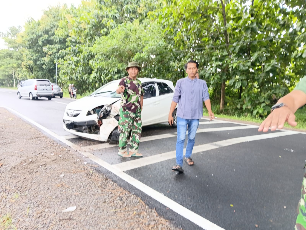 Mobil yang kecelakaan di depan Markas Kopasgat