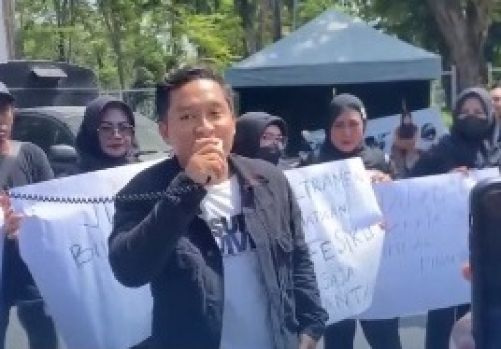 Aksi solidaritas terhadap kekerasan wartawan JTV di Pamekasan