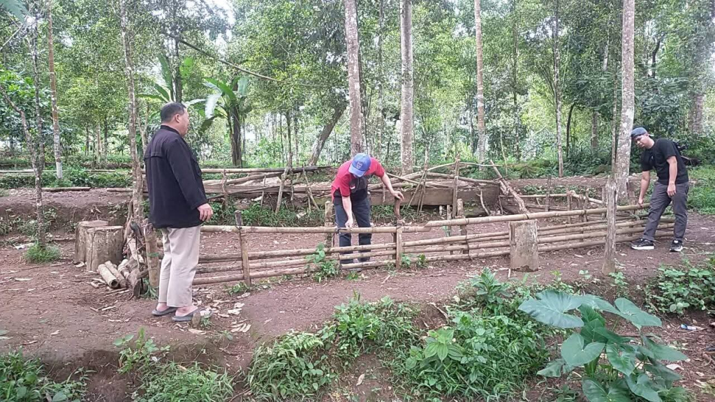 Operasi penertiban terhadap aktivitas perjudian sabung ayam digelar oleh Polsek Bulukumpa di Dusun Mallenreng
