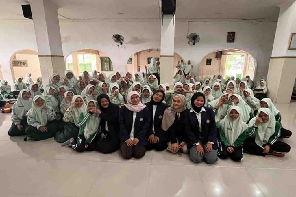Program pelatihan Dosen Universitas Wijaya Putra di MTs Darul Ulum