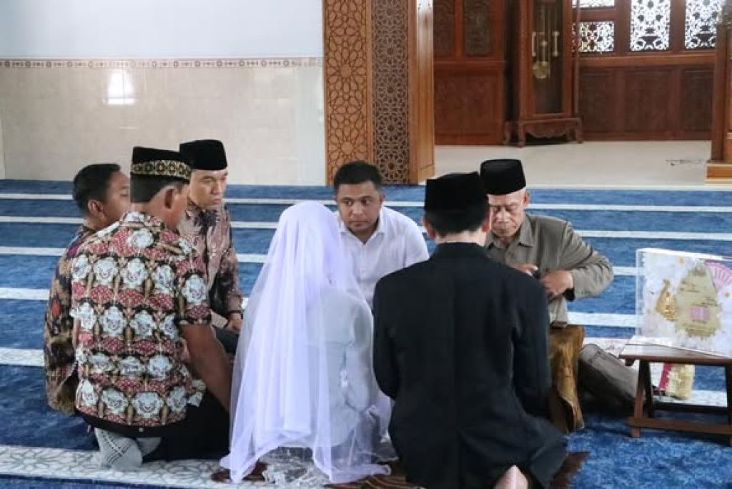 Pernikahan pria berinisial FA di Polres Jepara