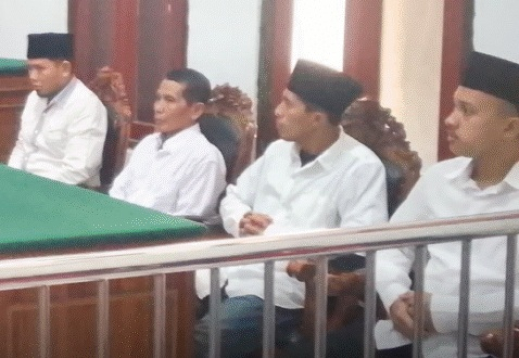 4 Terdakwa dalam perkara perdagangan rokok tanpa cukai atau ilegal.