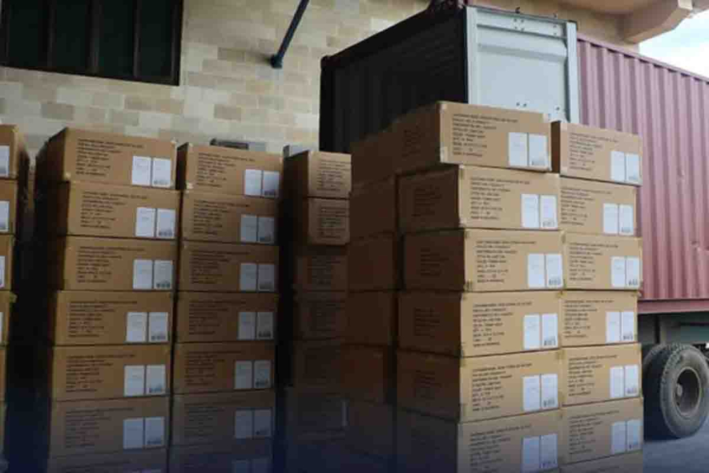 Ekspor karton oleh PT Komitrando Emporio