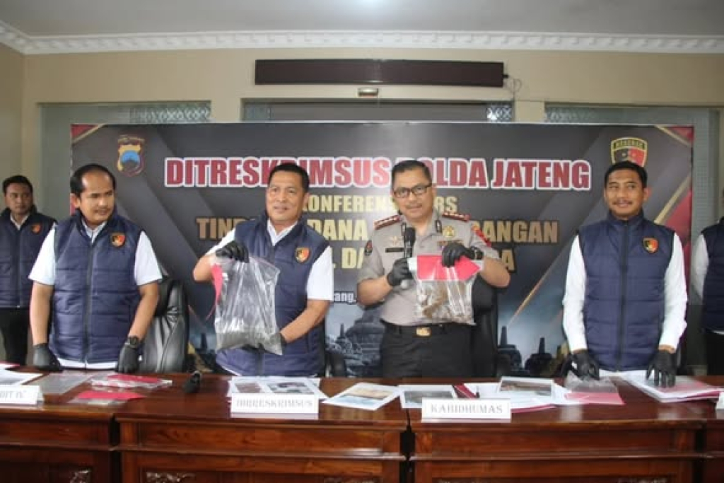 Ditreskrimsus Polda Jawa Tengah saat konpers