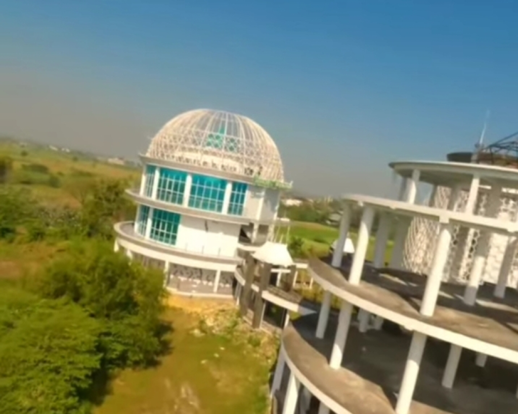 Gedung Islamic Center Gresik di Kecamatan Balongpanggang, Gresik