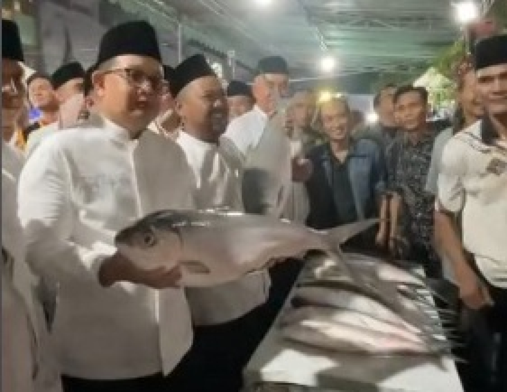 Tampak Sekda Jawa Timur dan Bupati Gresik serta jajaran Pemkab Gresik di Pesta Rakyat Pasar Bandeng