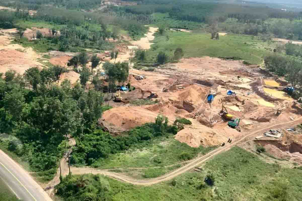 Tambang emas ilegal di Way Kanan tampak dari atas.