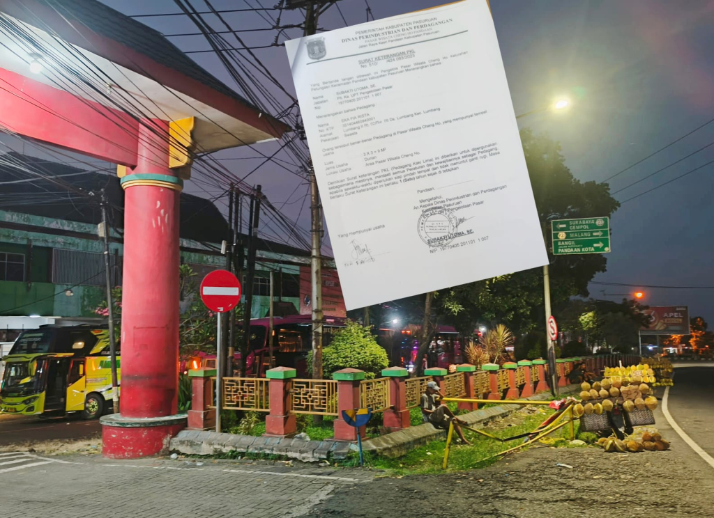 Situasi pasar wisata Cheng Hoo. Inzet SK-PKL yang dikeluarkan Dinas Perindustrian dan Perdagangan Kabupaten Pasuruan