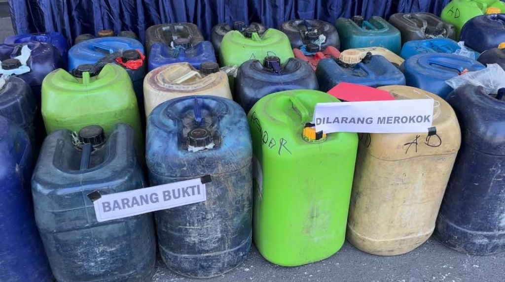 Jerigen berisi Pertalite yang diamankan Polres Bondowoso