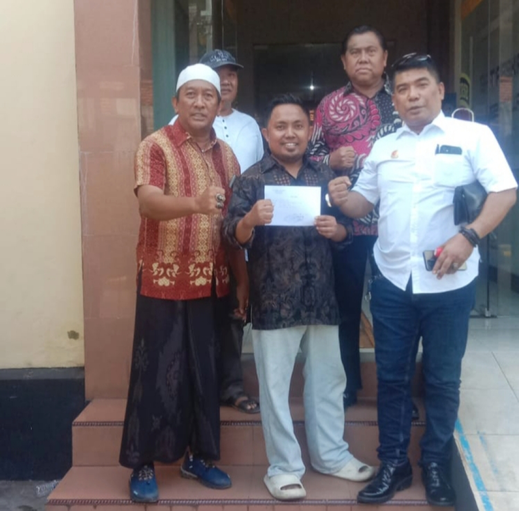NGO usai memasukkan laporan oplos LPG ke Polres Pasuruan