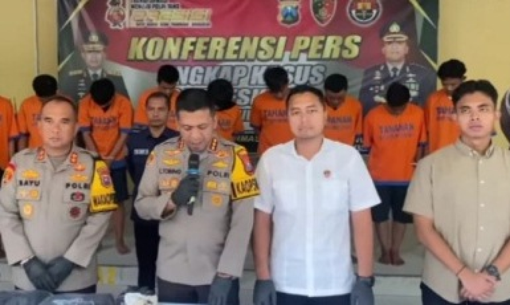 Kapolresta Sidoarjo saat konpers didampingi jajarannya.
