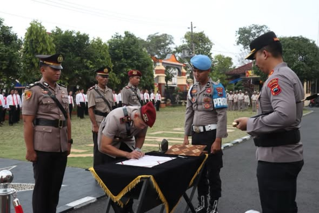 Sertijab 6 perwira di Polres Kebumen