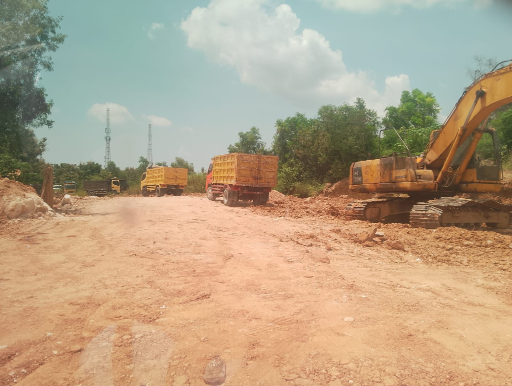 Aktivitas tambang di Desa Prupuh, Kecamatan Panceng, Kabupaten Gresik