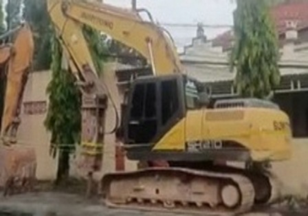 Barang bukti alat berat yang diamankan Polres Bangkalan