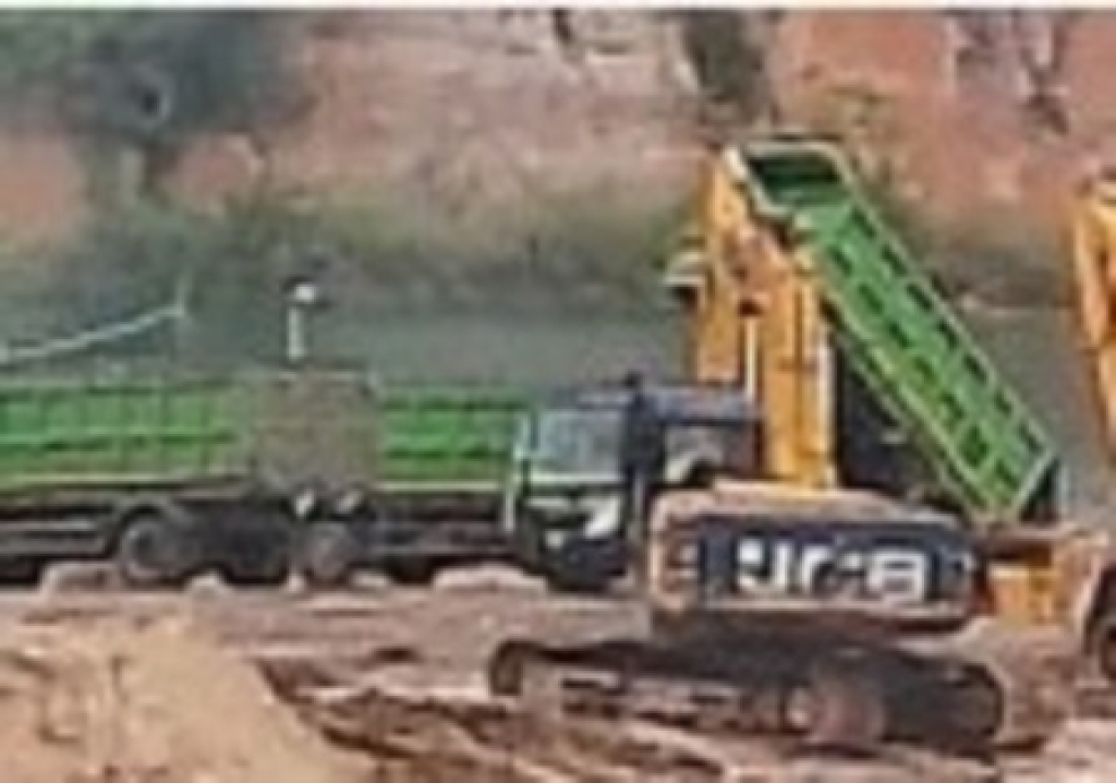 Penambang pasir ilegal