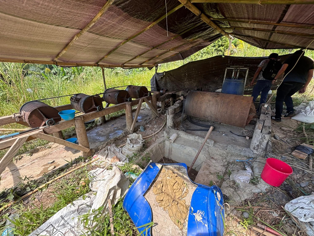 Tambang emas ilegal di Desa Teling, Kecamatan Tombariri, Kabupaten Minahasa.