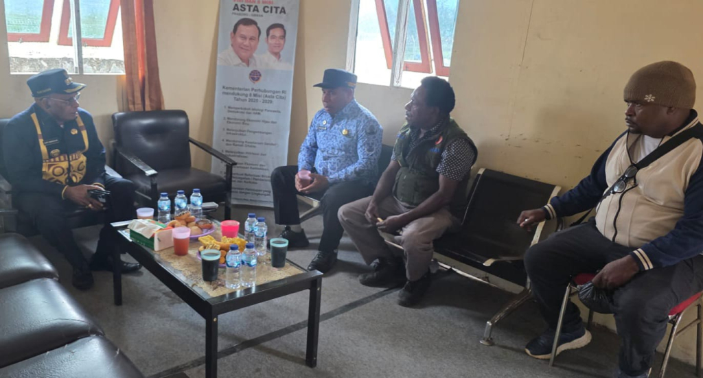 Bupati Puncak, Elvis Tabuni menemui Gubernur Papua Tengah