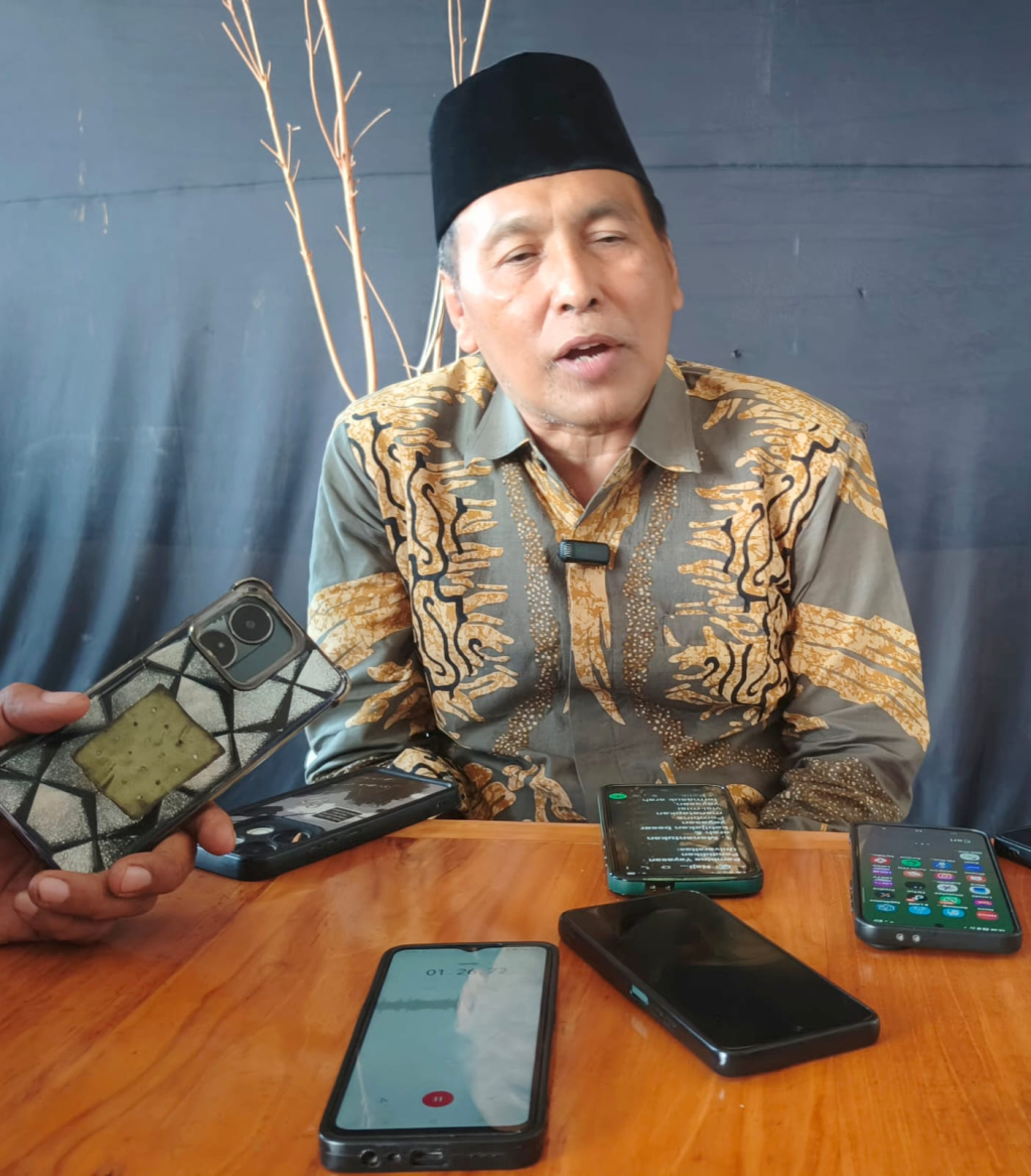 Pembina Yayasan Panca Wahana Bangil, Moch Najib Syafi'i memberikan keterangan pers