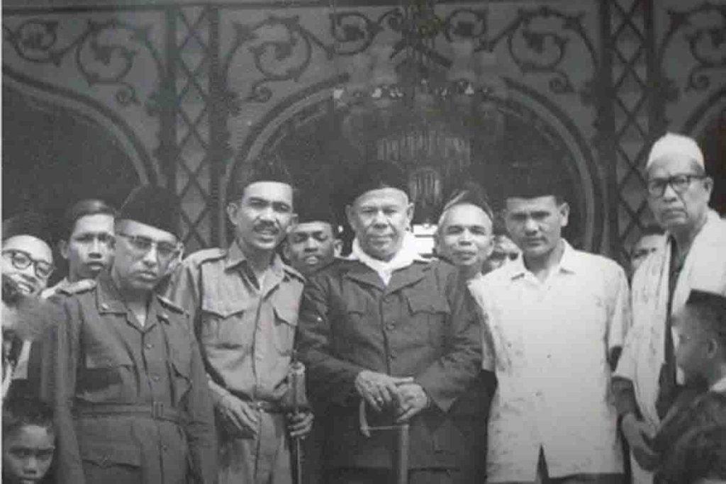M Jasin dan pasukannya