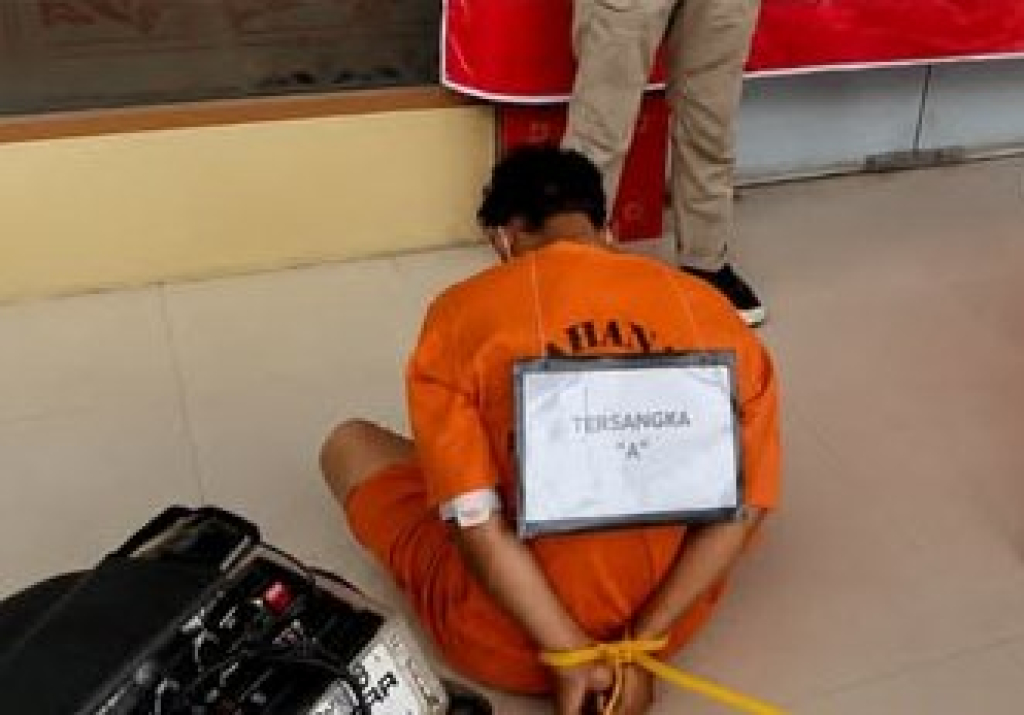 Tersangka bernama Angga