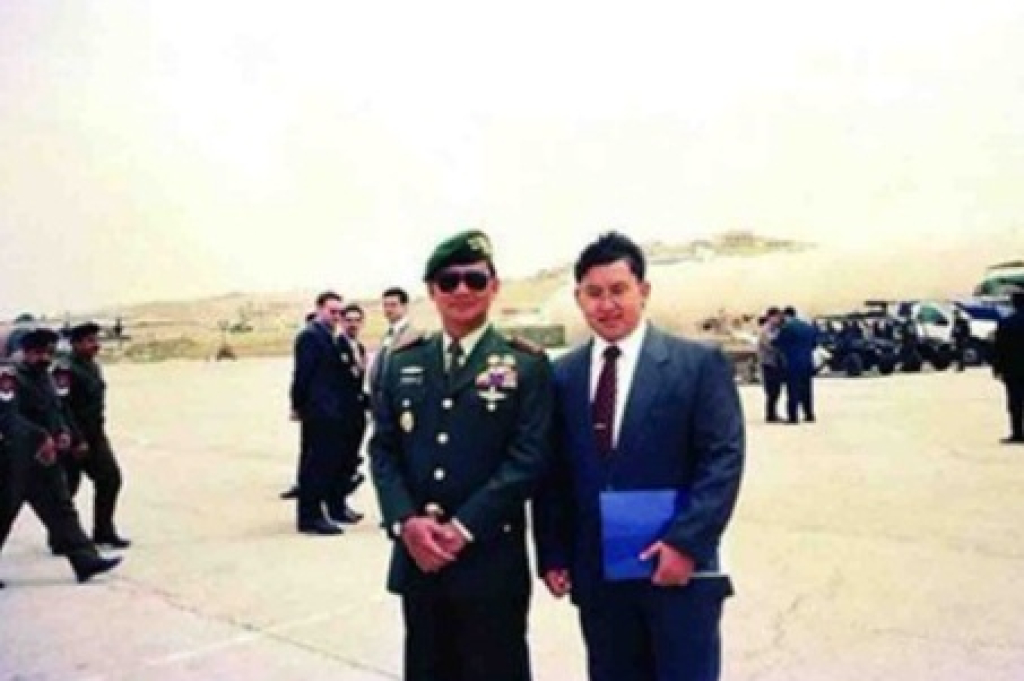 Pangkostrad, Letjen TNI Prabowo Subianto bersama Fadli Zon di Yordania, April 1998.