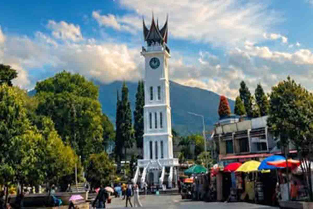 Jam Gadang di pusat Kota Bukittinggi