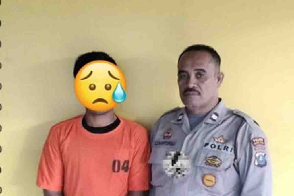 Pelaku pencurian 25 janjang sawit (kiri)
