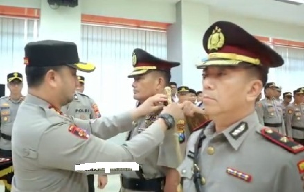 Kapolres Gresik pimpin sertijab 4 Kapolsek dan beberapa perwira