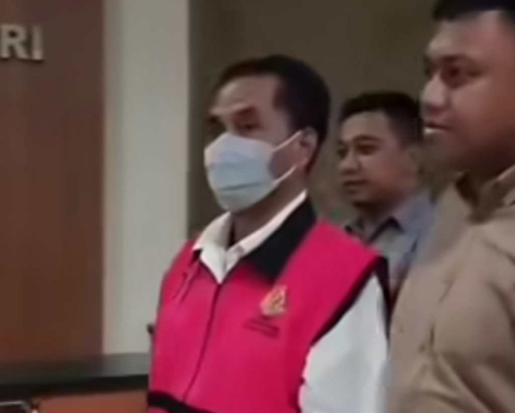 Kepala Desa Drokilo (pakai rompi)