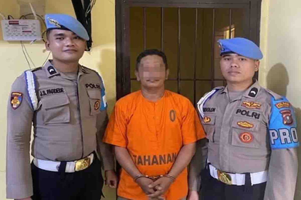 Aipda JEB (tengah)