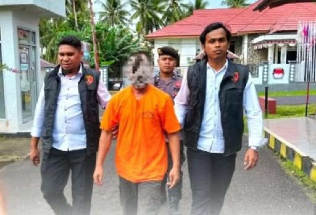 Petugas Polres Halmahera Barat menangkap oknum Plt Kepala Sekolah