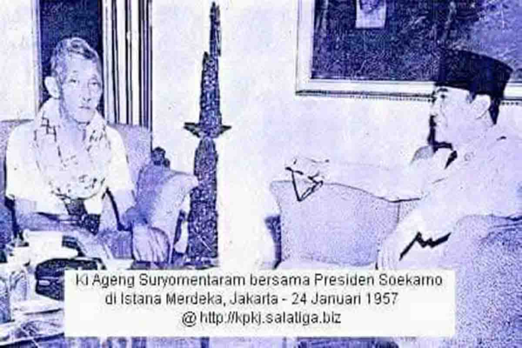 Ki Ageng Suryomentaram bersama Presiden Soekarno