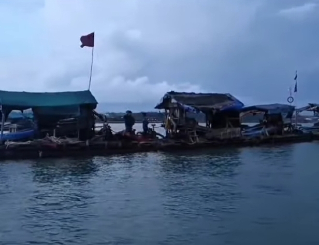 Tambang timah di perairan laut Tembelok, Kecamatan Mentok, Kabupaten Bangka Barat