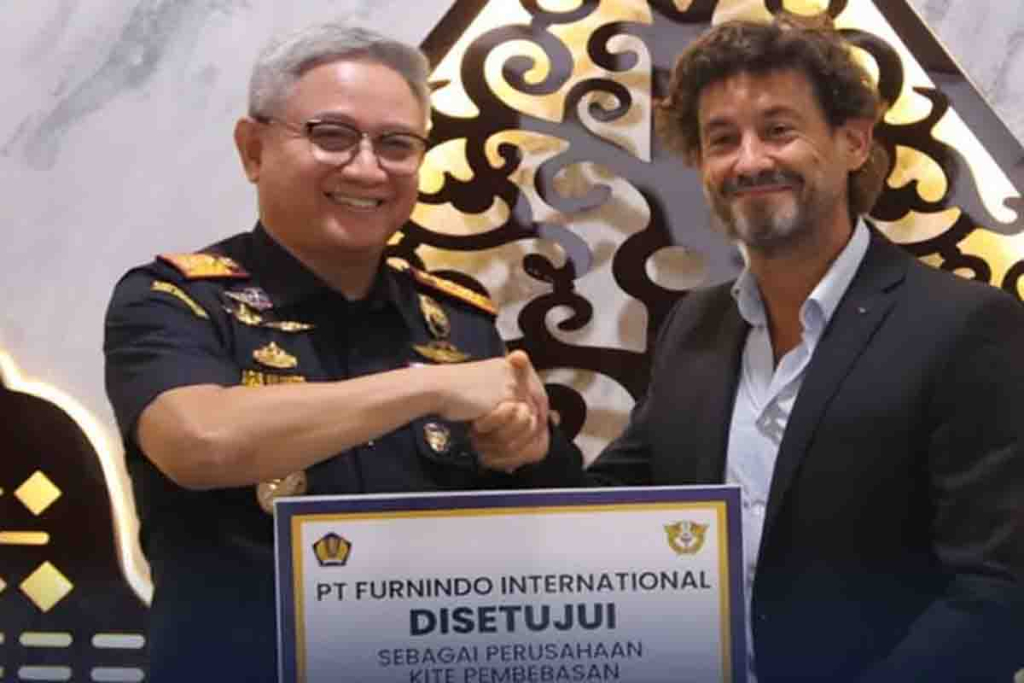 Penyerahan Fasilitas KITA ke PT Furnindo International
